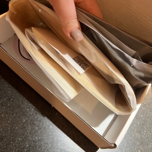 Human halo extensions .comes new in box. 20” in length 100grams of hair - Picture 1 of 5